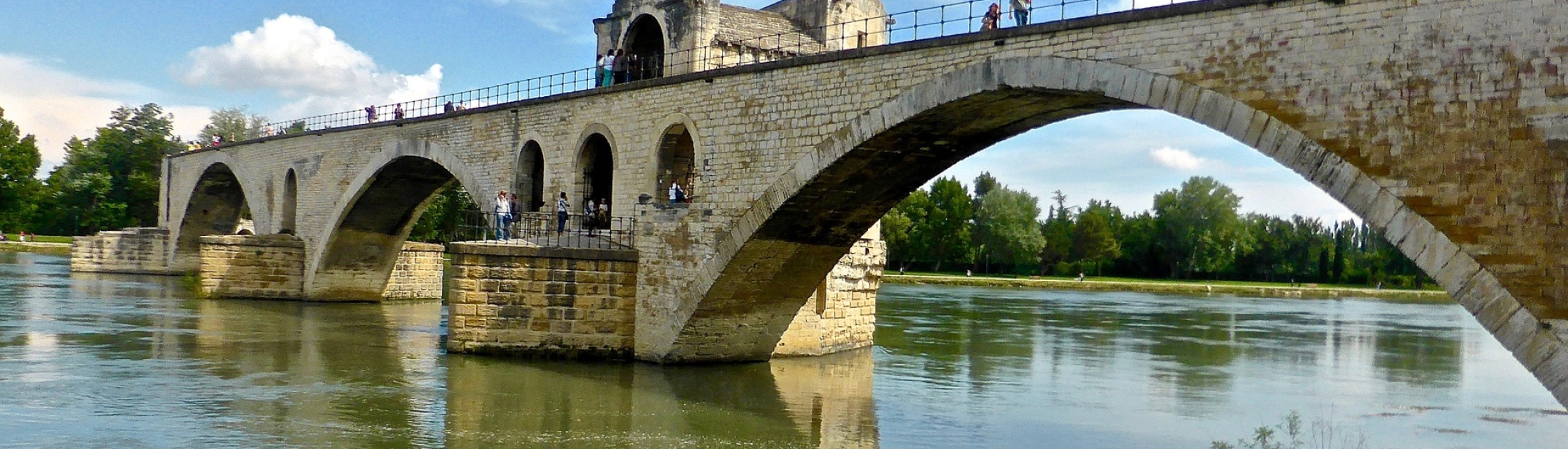 Rendez-vous sur le célèbre Pont d'Avignon !