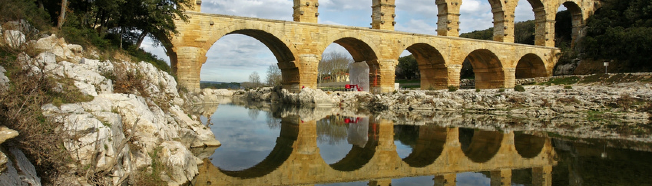 Découvrez le Pont du Gard près de votre hôtel l'Esquielle